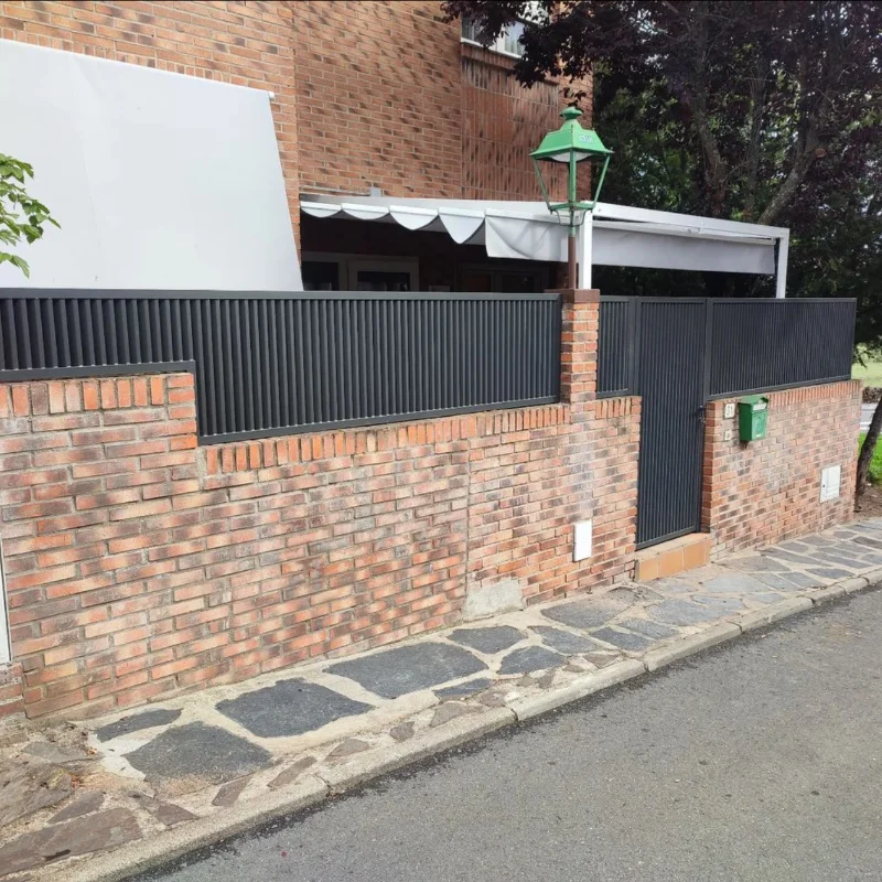 nuestra historia instalación de puertas automáticas, automatismos, pérgolas y vallados